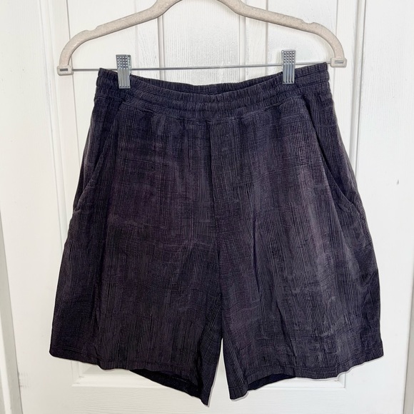 Lululemon 🍋 Pace Breaker Short 9" inseam 
Grid Lines Deep Coal Size Medium - Picture 6 of 12